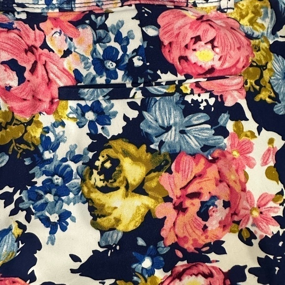ISAAC MIZRAHI Floral Shorts, EUC! - Picture 3 of 5